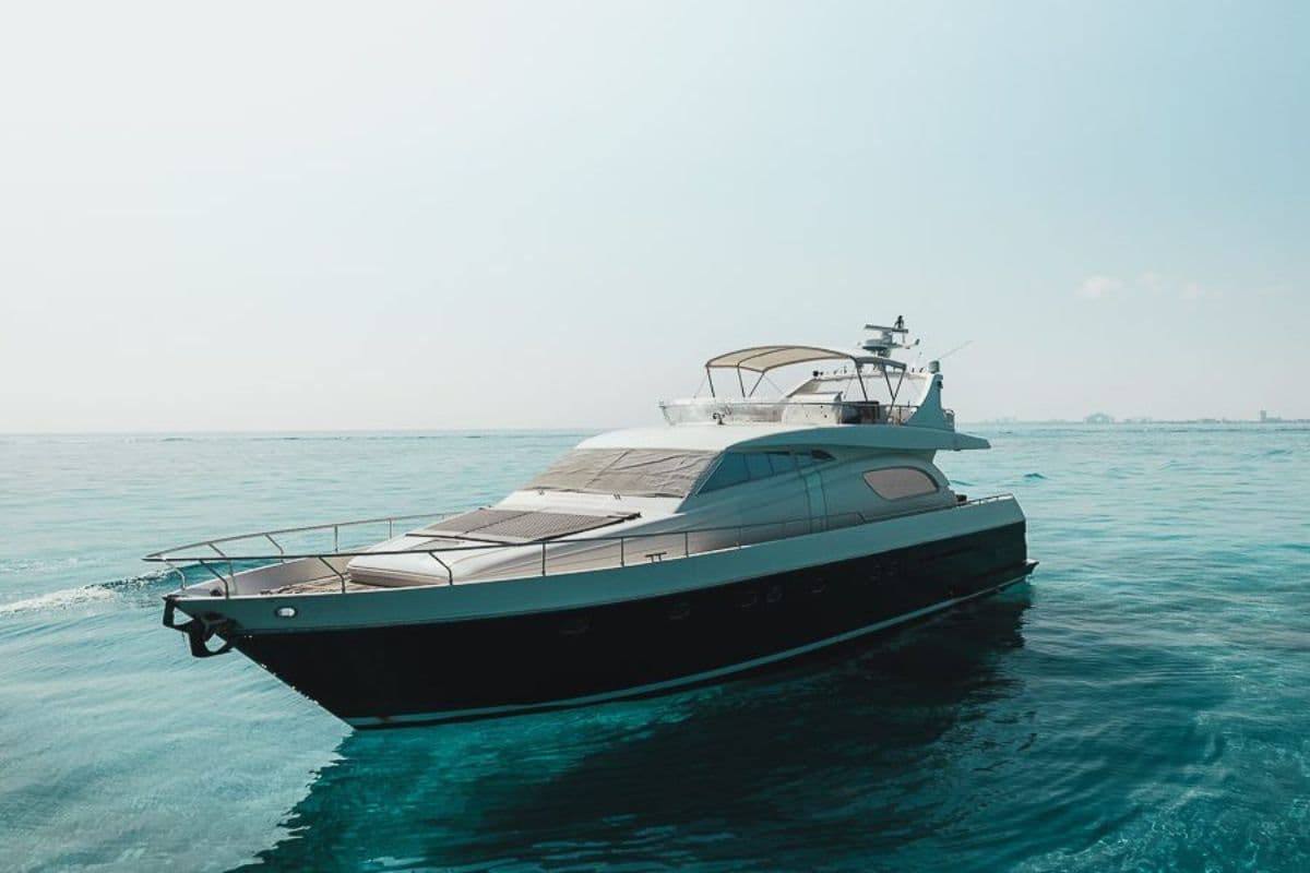 72' Ferretti