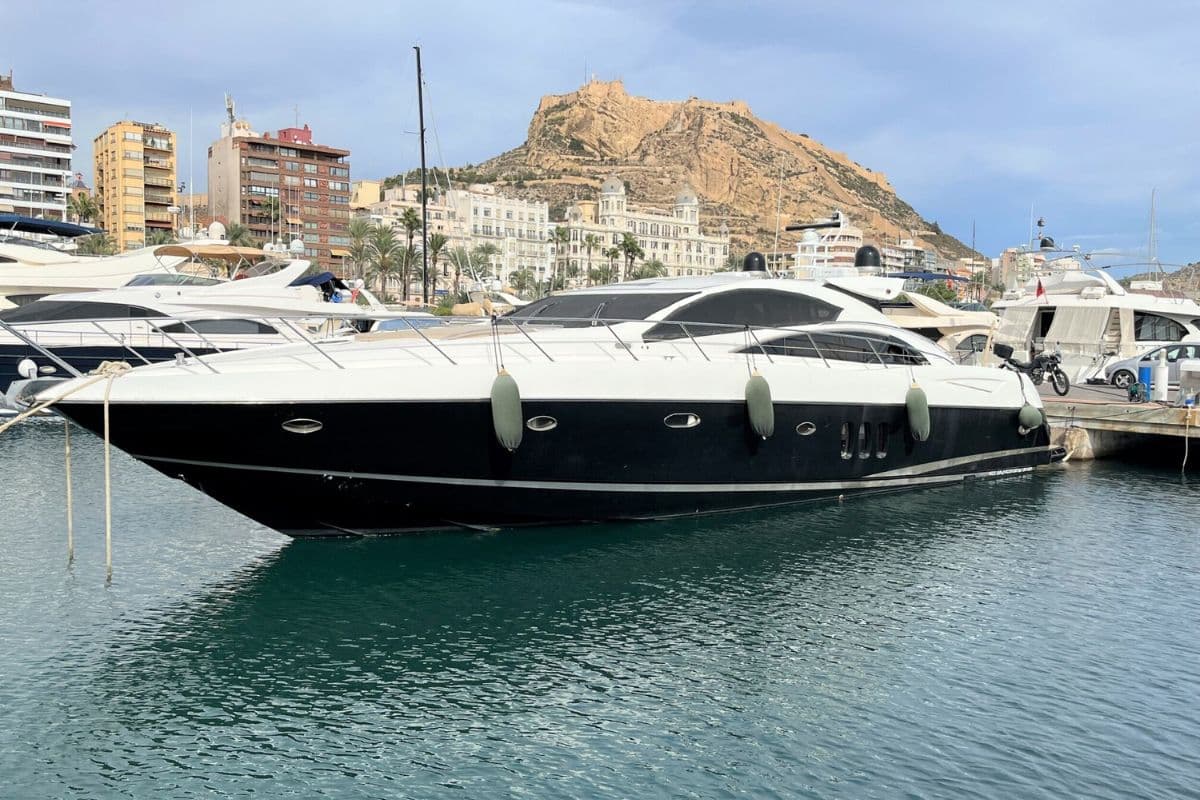 82' Sunseeker Predator
