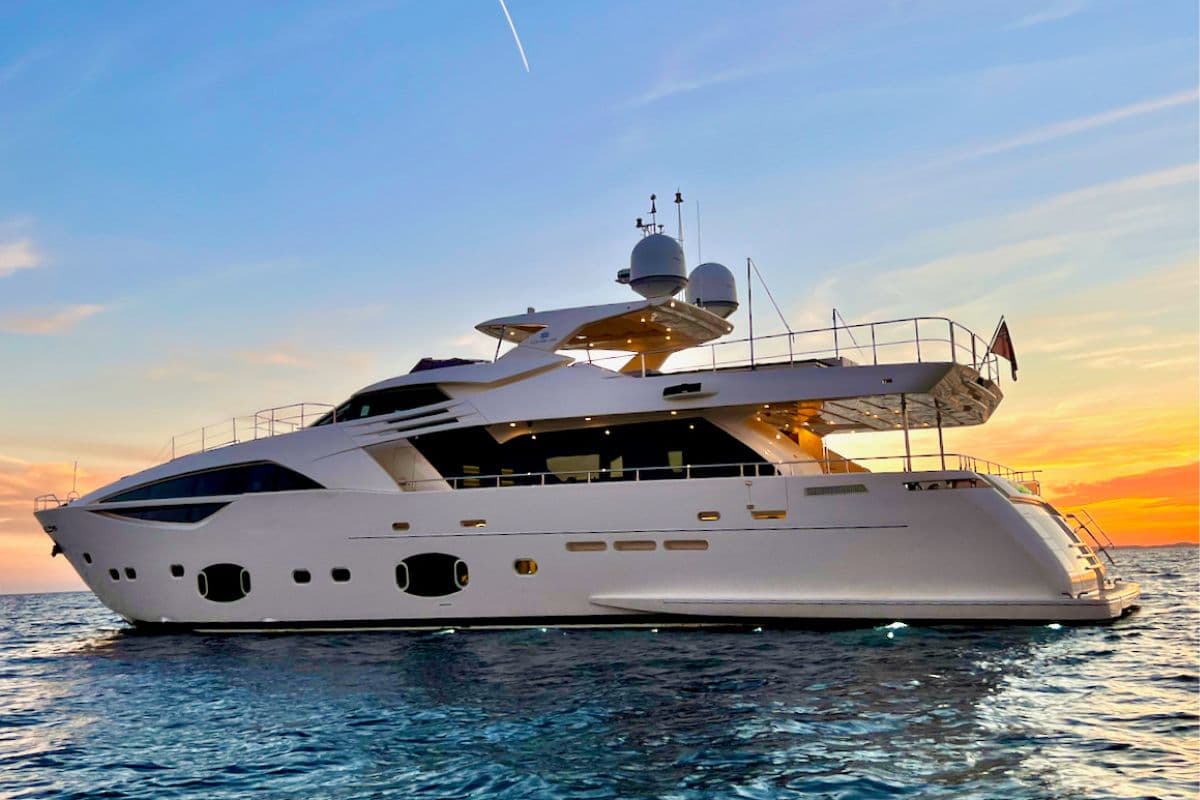 100' CL Ferretti