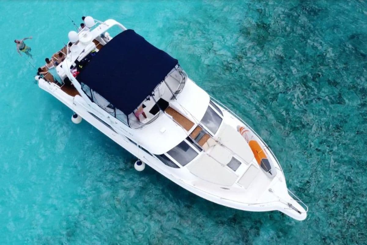 47' Searay Flybridge